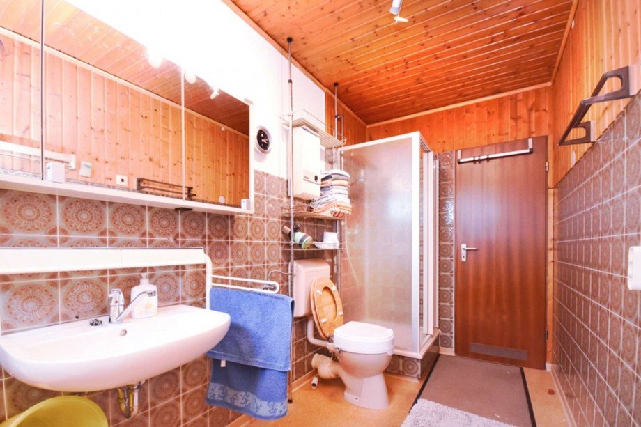 ...mit Wanne und Dusche Einfamilienhaus Hohenstein